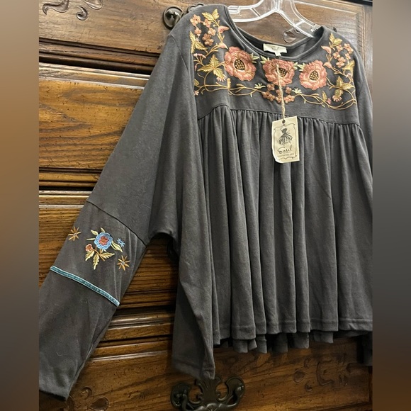 Easel Oversized Charcoal Floral Embroidered Blouse - Picture 2 of 9